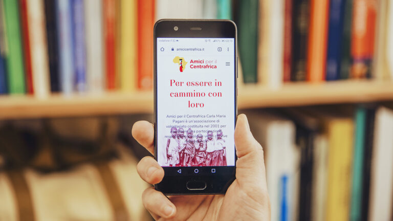Amici per il Centrafrica online con il nuovo sito e il restyling del logo